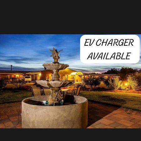 Newell Motor Inn Narrandera Bagian luar foto