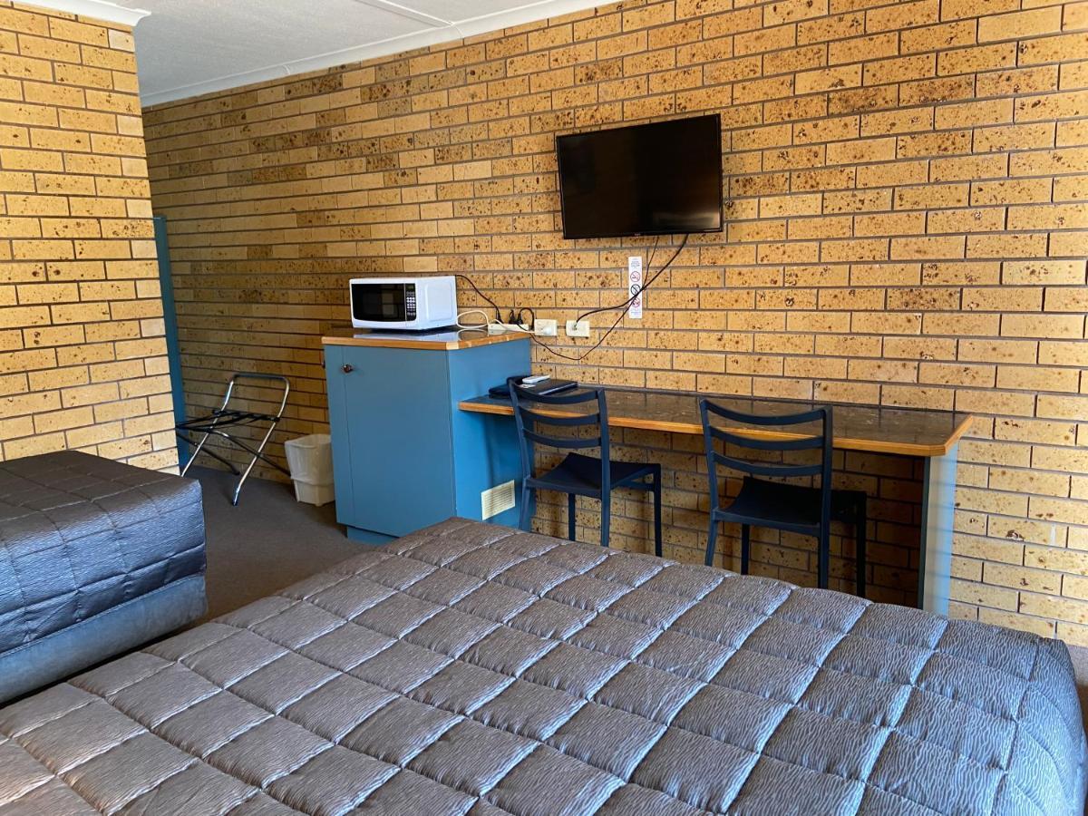 Newell Motor Inn Narrandera Bagian luar foto