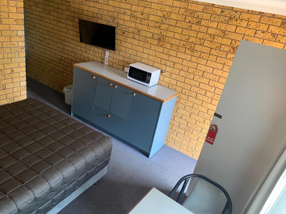 Newell Motor Inn Narrandera Bagian luar foto