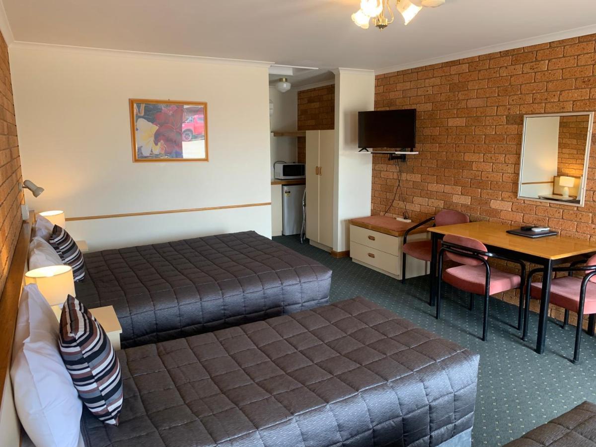 Newell Motor Inn Narrandera Bagian luar foto