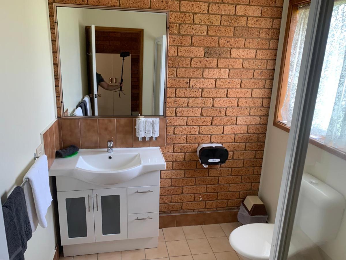 Newell Motor Inn Narrandera Bagian luar foto