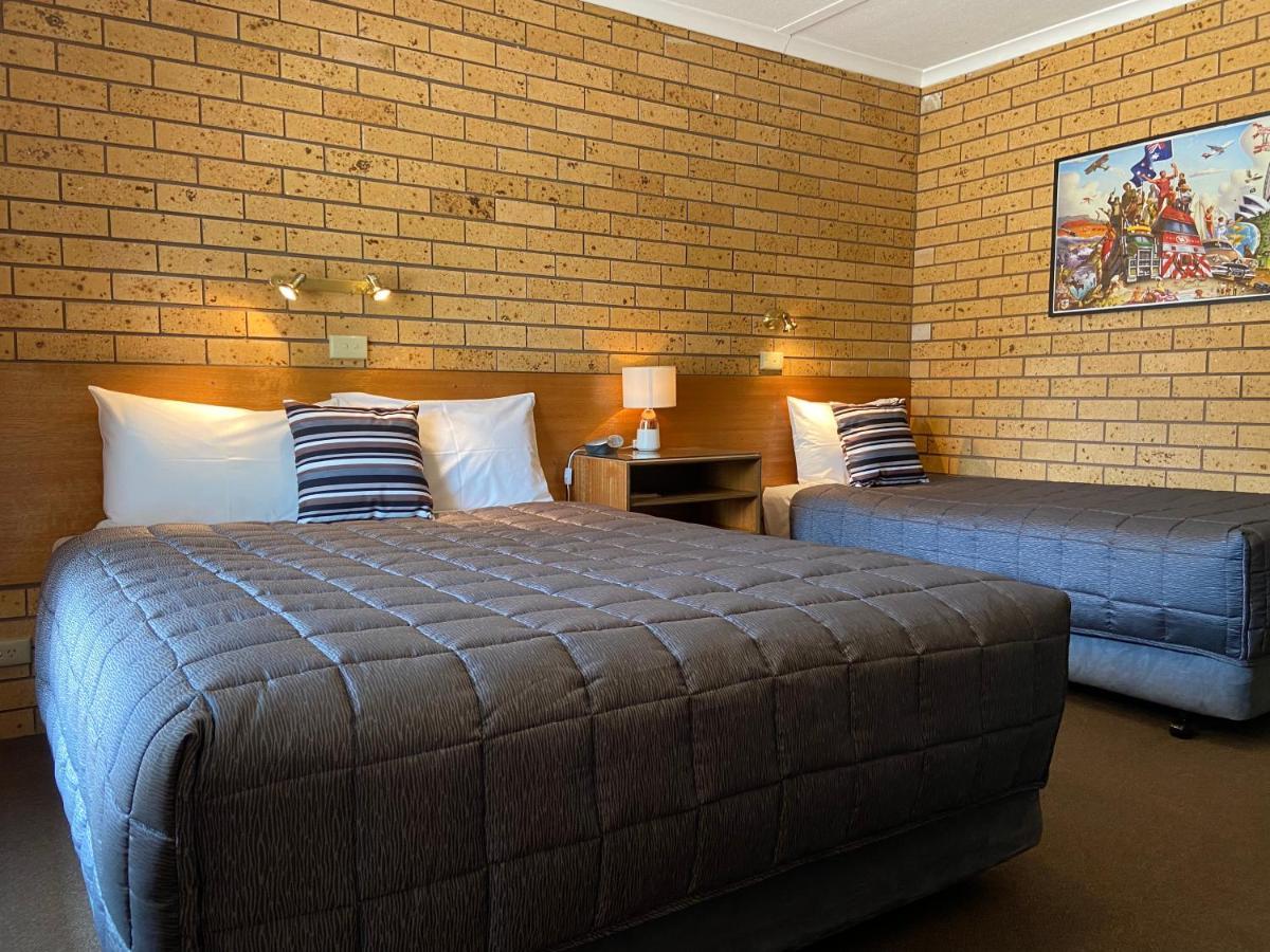 Newell Motor Inn Narrandera Bagian luar foto