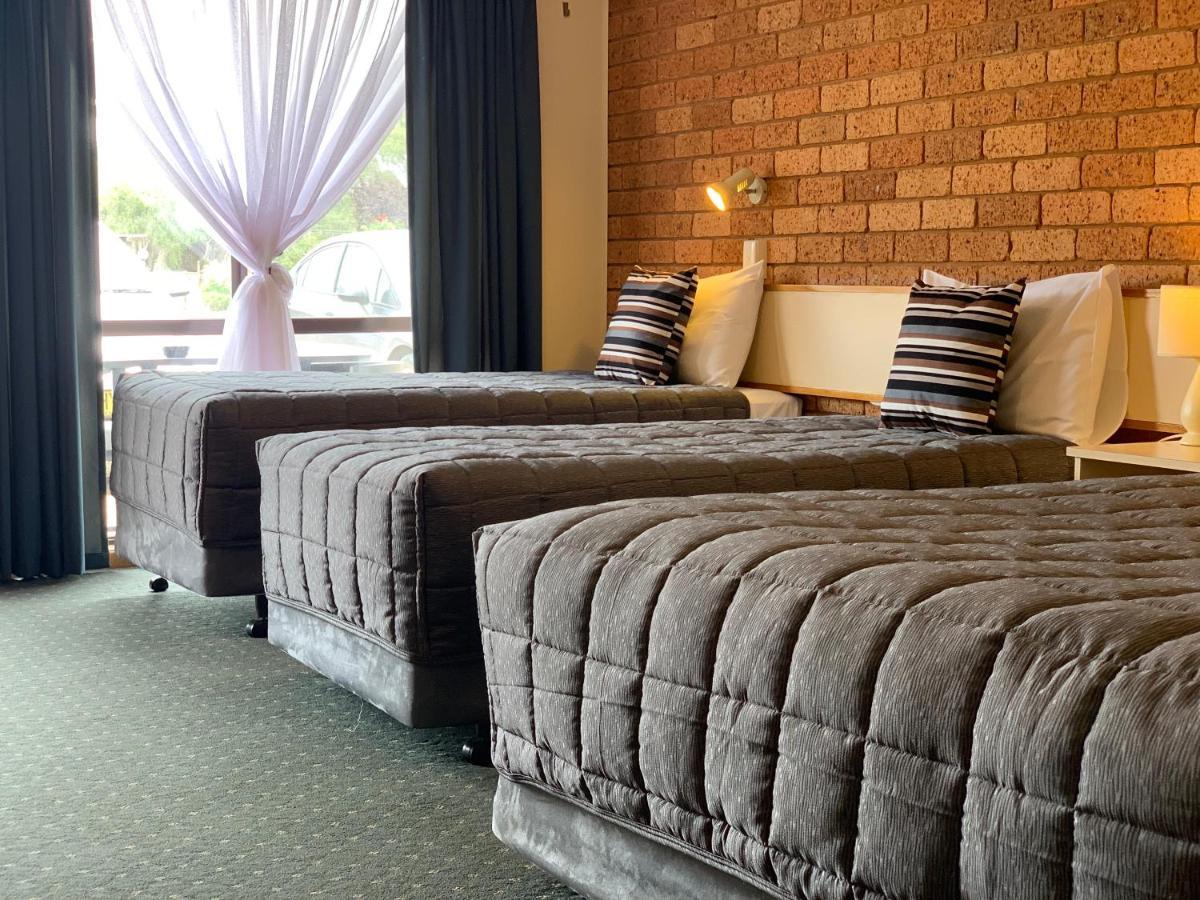 Newell Motor Inn Narrandera Bagian luar foto
