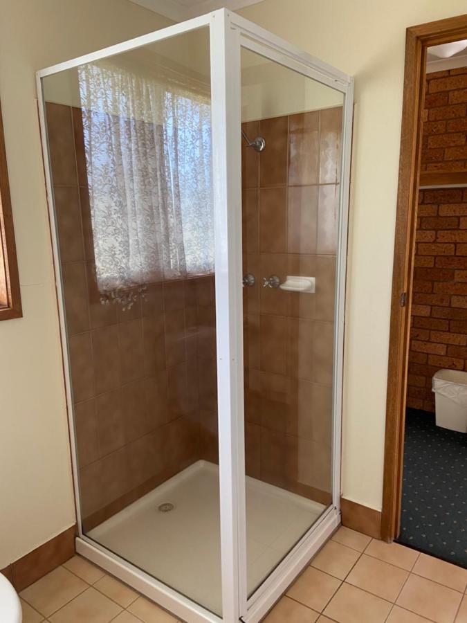 Newell Motor Inn Narrandera Bagian luar foto