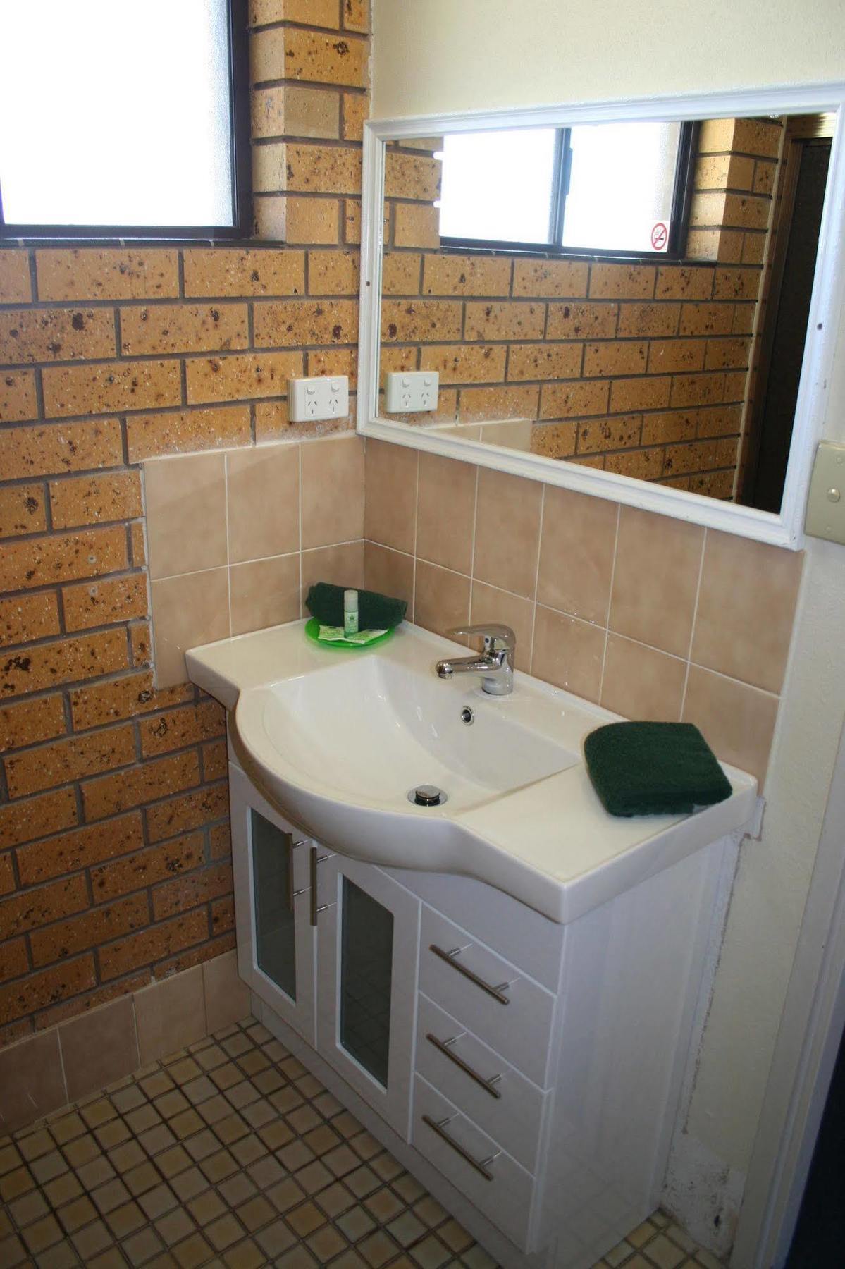Newell Motor Inn Narrandera Bagian luar foto